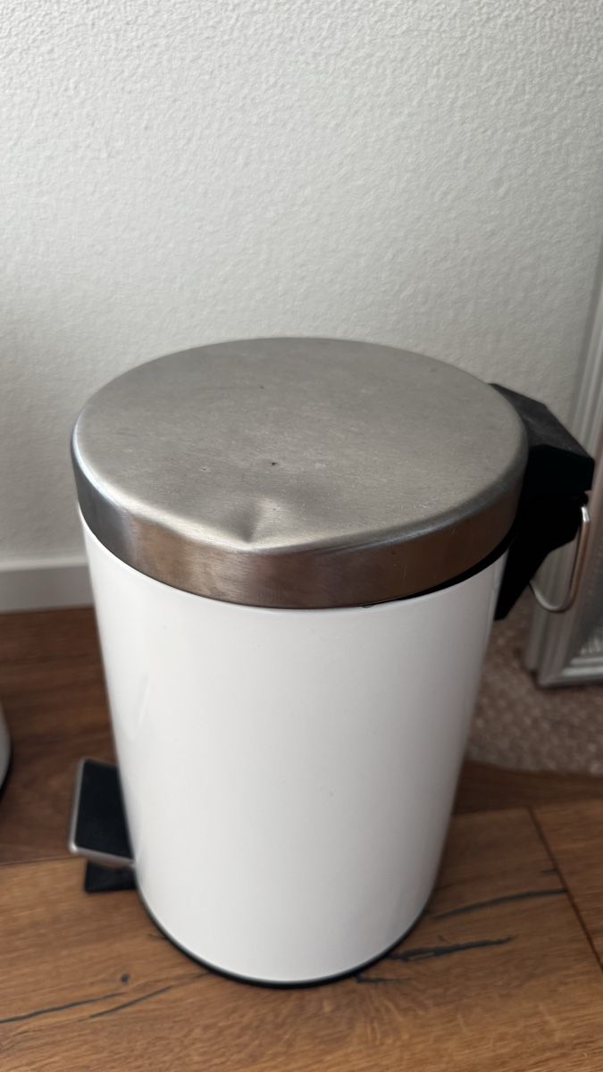 Abfalleimer: 2 Abfalleimer, weiss Alu – Gebraucht aus Liestal von R__Mueller 2