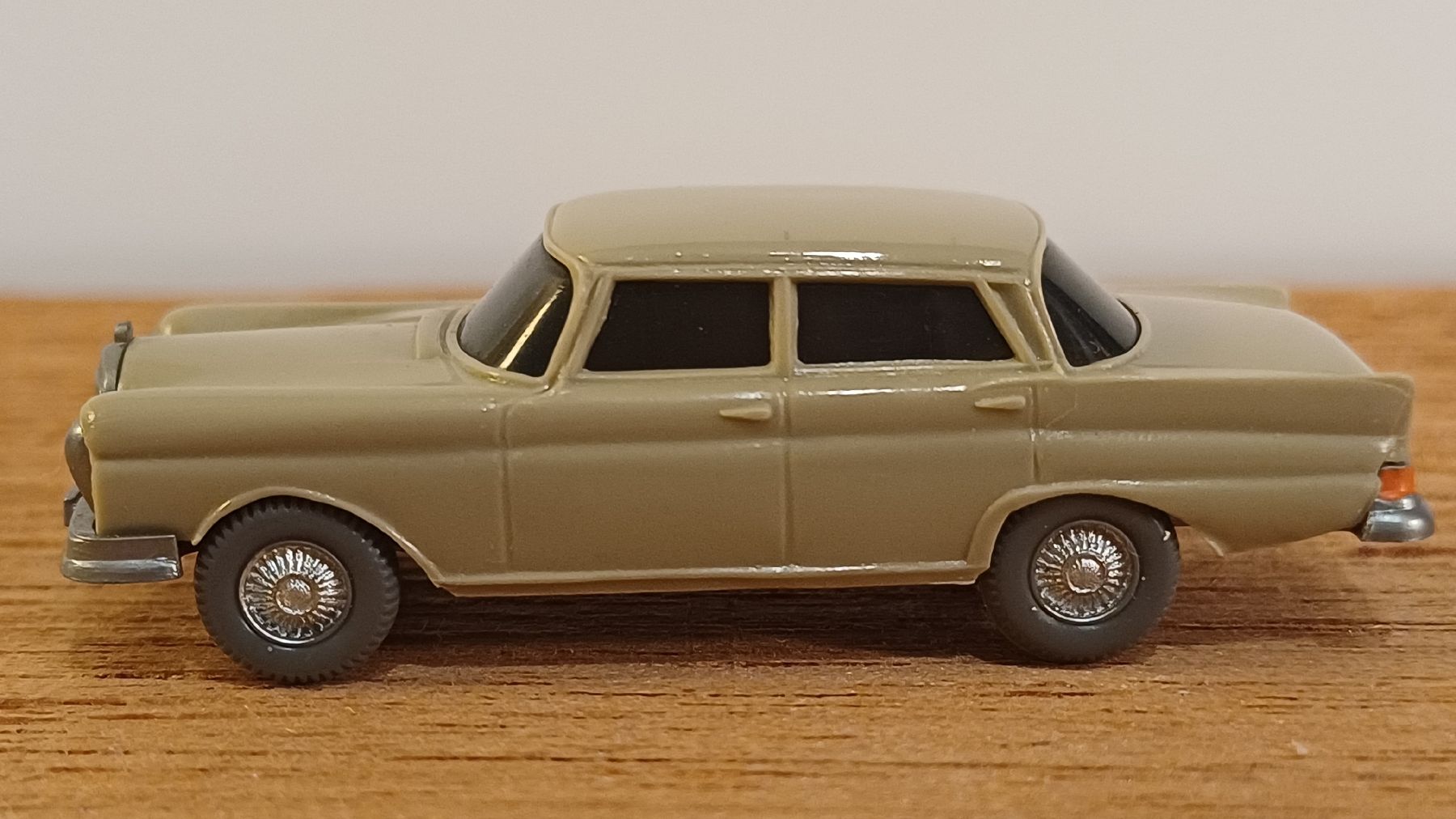 Wiking Modellautos: Mercedes 220 S von Wiking – Gebraucht aus Uznach von Katinka83 4