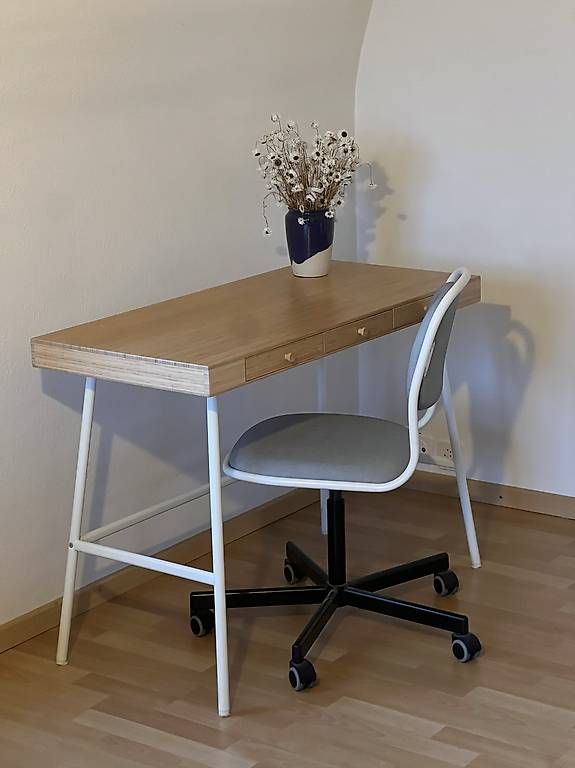 Scrivanie: Schreibtisch LILLÅSEN IKEA – Usato da Zürich venduto da eli_ry7v 1
