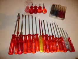 33 Schraubenzieher,28 Bohrer,5 Zangen, 22 Schlüssel,s.Fotos