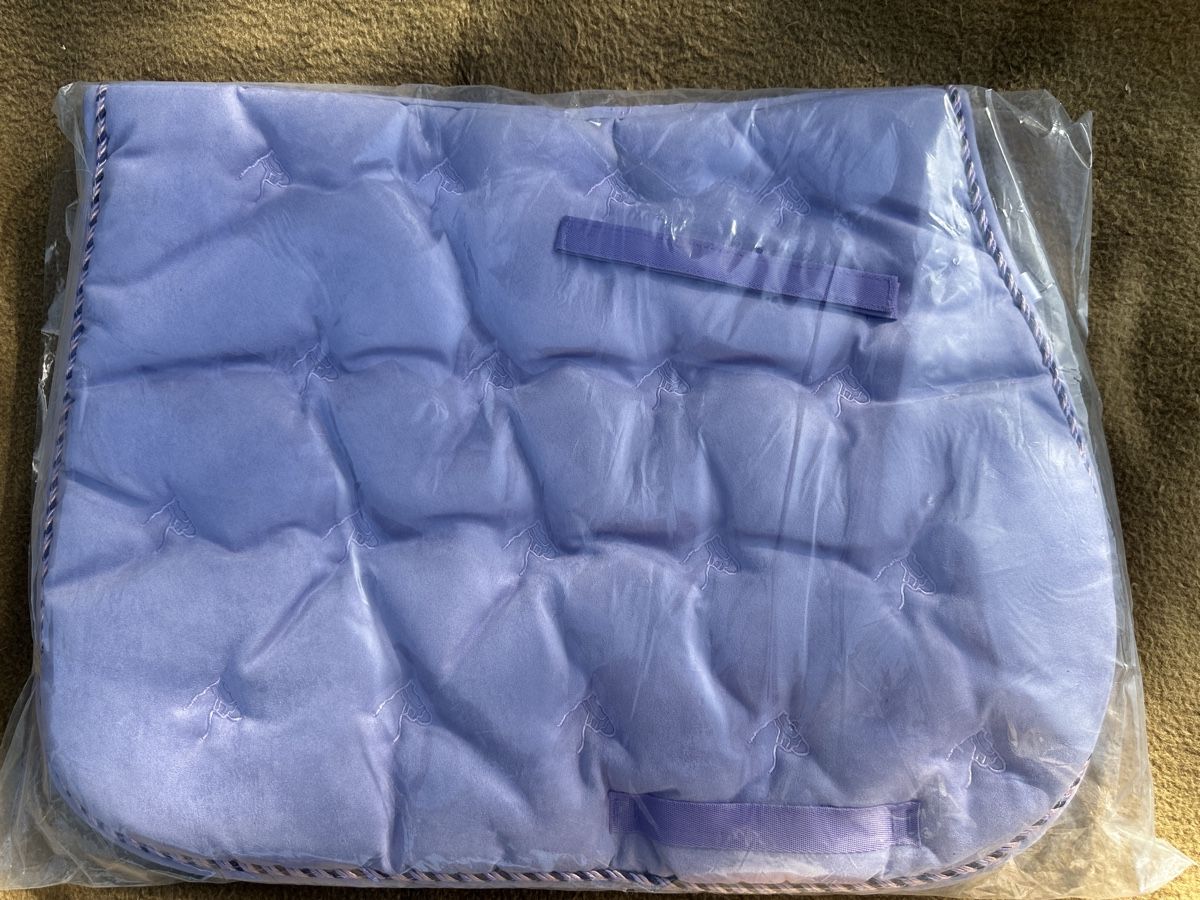 Coperte: Schöne Lila Schabracke - Neu – Nuovo e nell'imballaggio originale da Wolfhalden venduto da Itss_michelle03 1
