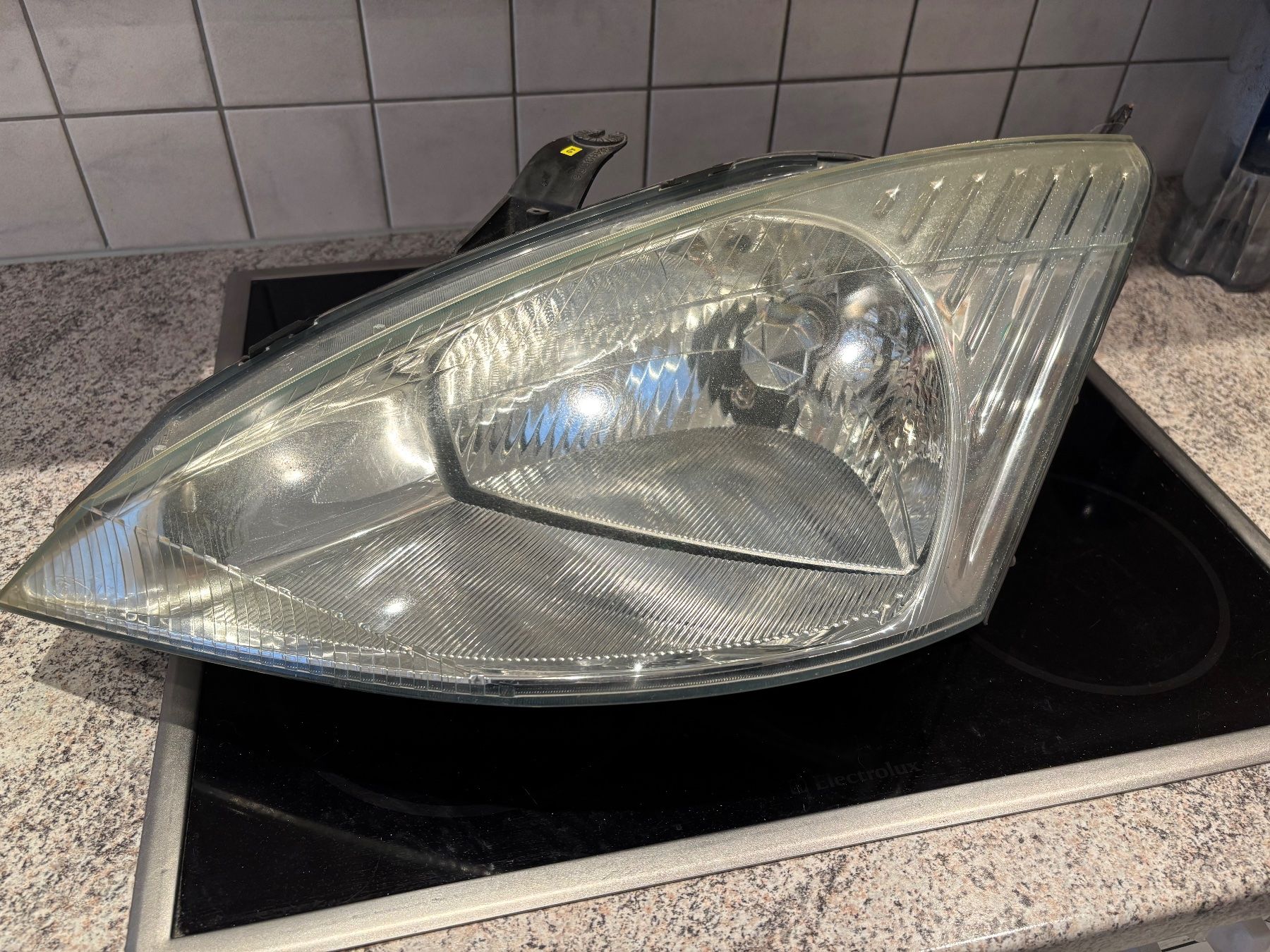 Scheinwerfer: Ford Focus jg 2000 Limousine Scheinwerfer li u re – Gebraucht aus Engelburg von schrotti02 6