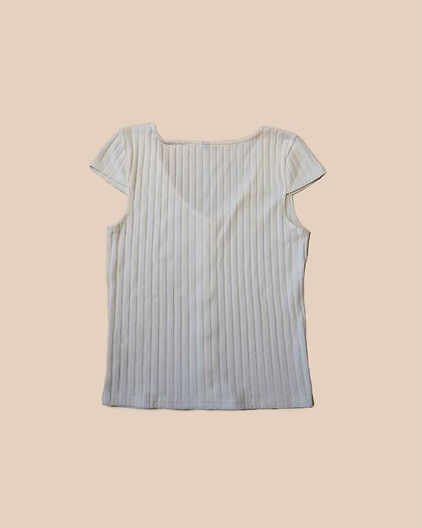 Tops: White top with brown buttons  – Gebraucht aus Langnau i. E. von 2ndhand.flohmi 1