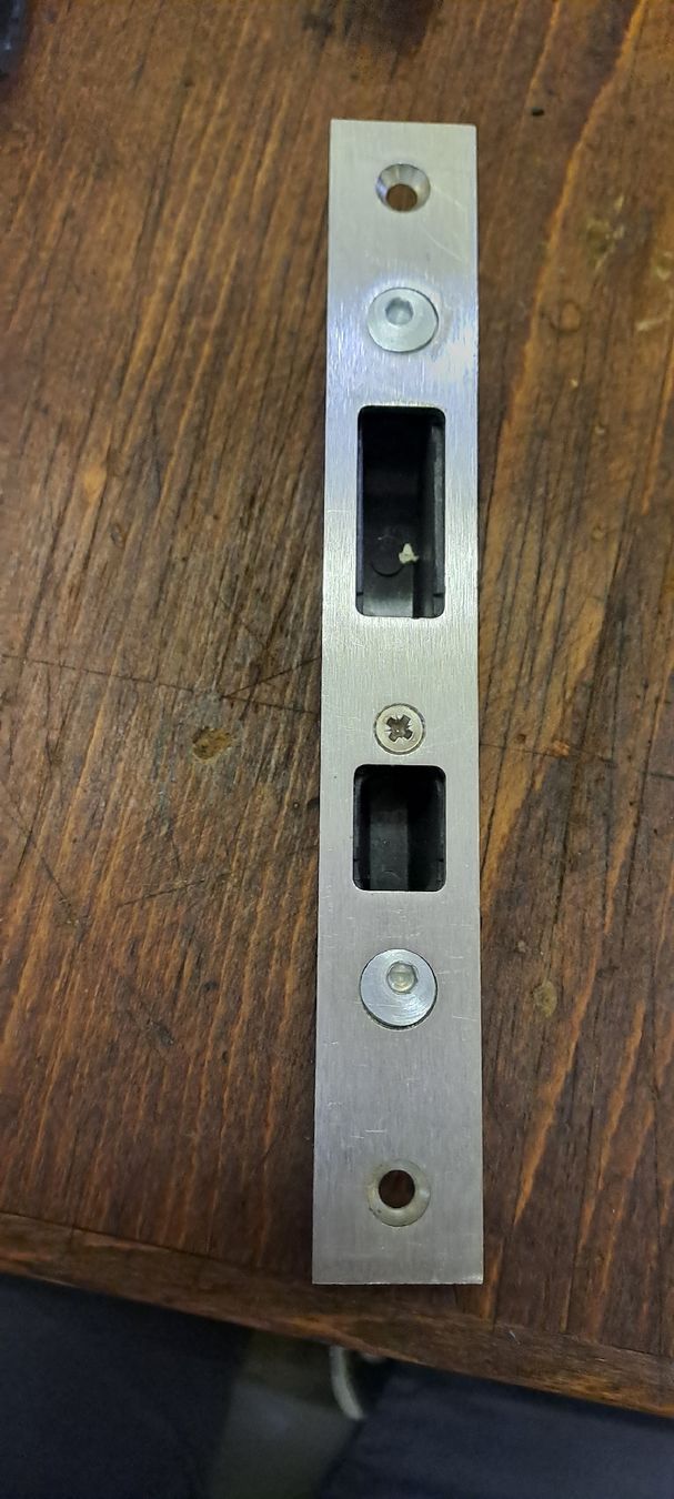 Ferramenta: Universal Schliessblech Länge 180mm 24mm breite – Nuovo (secondo la descrizione) da Stetten AG venduto da Maschinenwarencenter 1