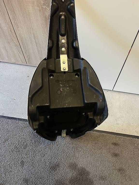 Tutti i ricambio per moto: Selle solo pour Fat Boy – Usato da Riddes venduto da Luisv 2