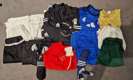 Fussball Bekleidung Set Adidas, Nike div. Farben und Grössen