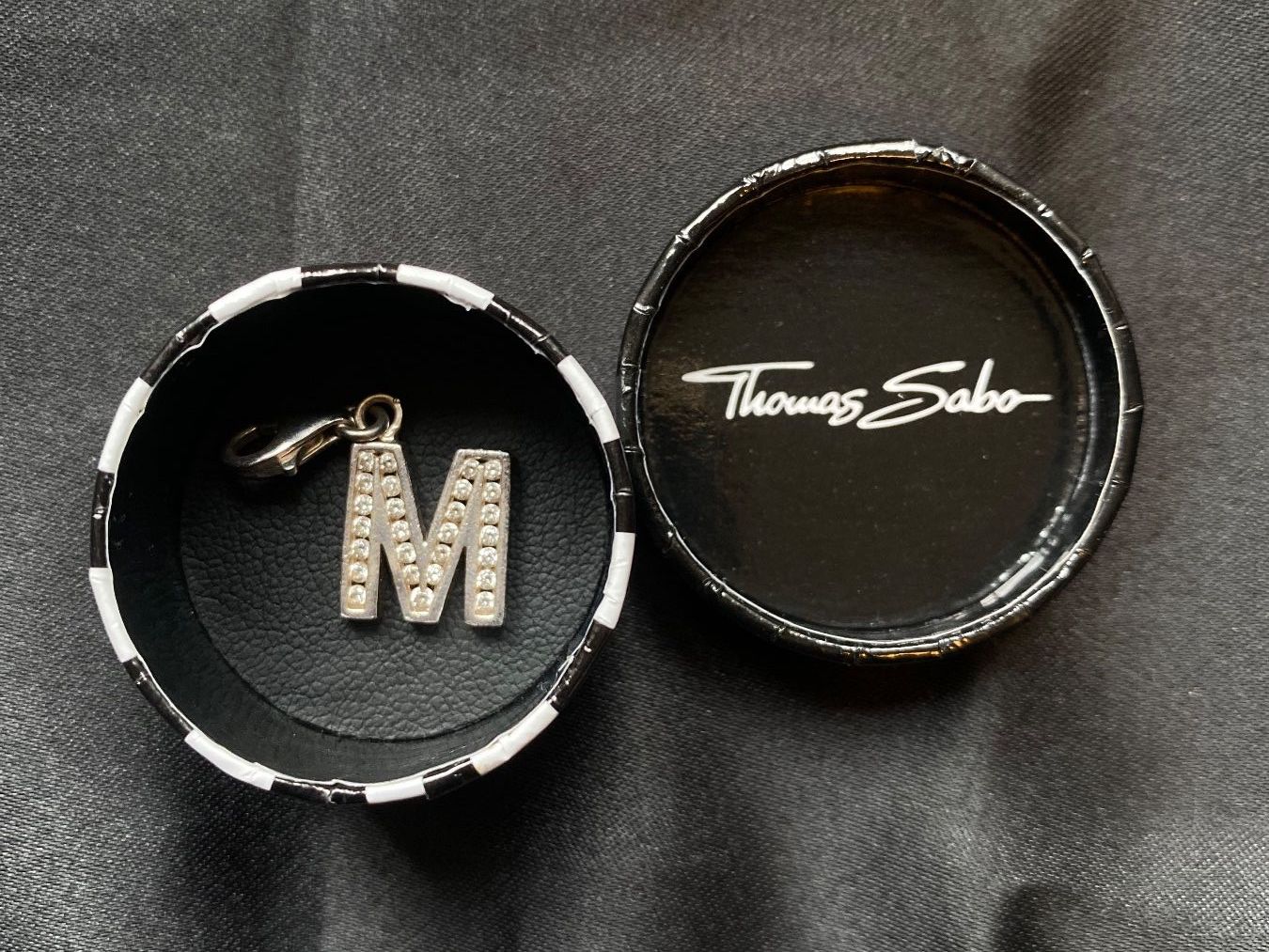 Thomas Sabo Pendentifs: Thomas Sabo Charm Anhänger, Buchstabe M – Neuf (Voir description) à Chur par andriambavy