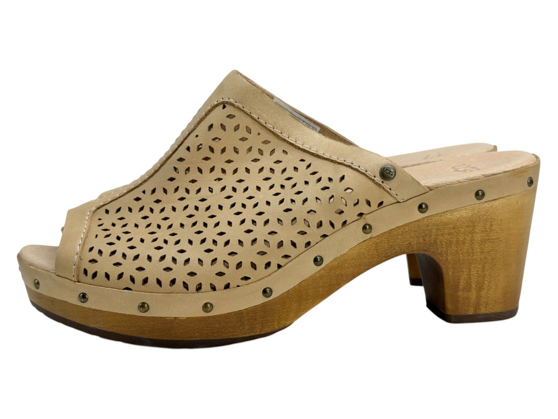 Ugg Damenschuhe: Sabots UGG beige cuir perforé. Pointure 39 – Gebraucht aus Cossonay-Ville von PatineDuTemps 6