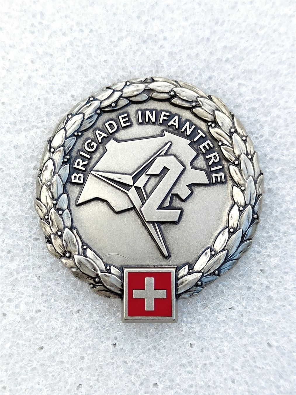Placchette & Badge: Béretemblem Infanteriebrigade 2 neu – Nuovo (secondo la descrizione) da Bauma venduto da SwissMilitaria