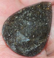 Cabochon L-663 - Facettierter schwarzer Sonnenstein -27x18mm