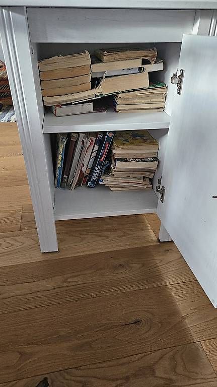 Tables de nuit: Nachttisch IKEA – D'occasion à Ostermundigen par pao_yrh2 1