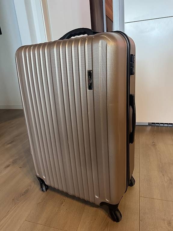 Valises de voyage: Grosser goldener Koffer – D'occasion à Cham par VStore