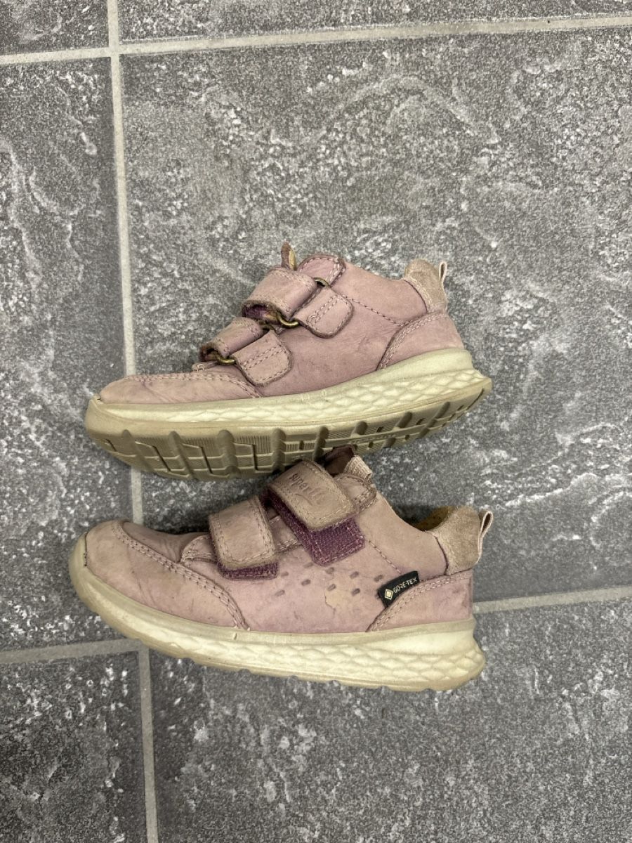 Superfit Schuhe für Mädchen: Superfit Turnschuhe Gr. 24  – Gebraucht aus Wohlen AG von Tschiggi06