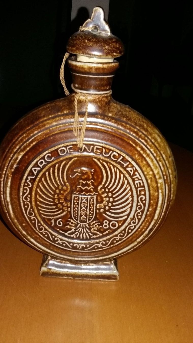 Flaschen: Alt Marc De Neuchâtel1680 Flashe Kramaic – Gebraucht aus Bern von Imamrashed