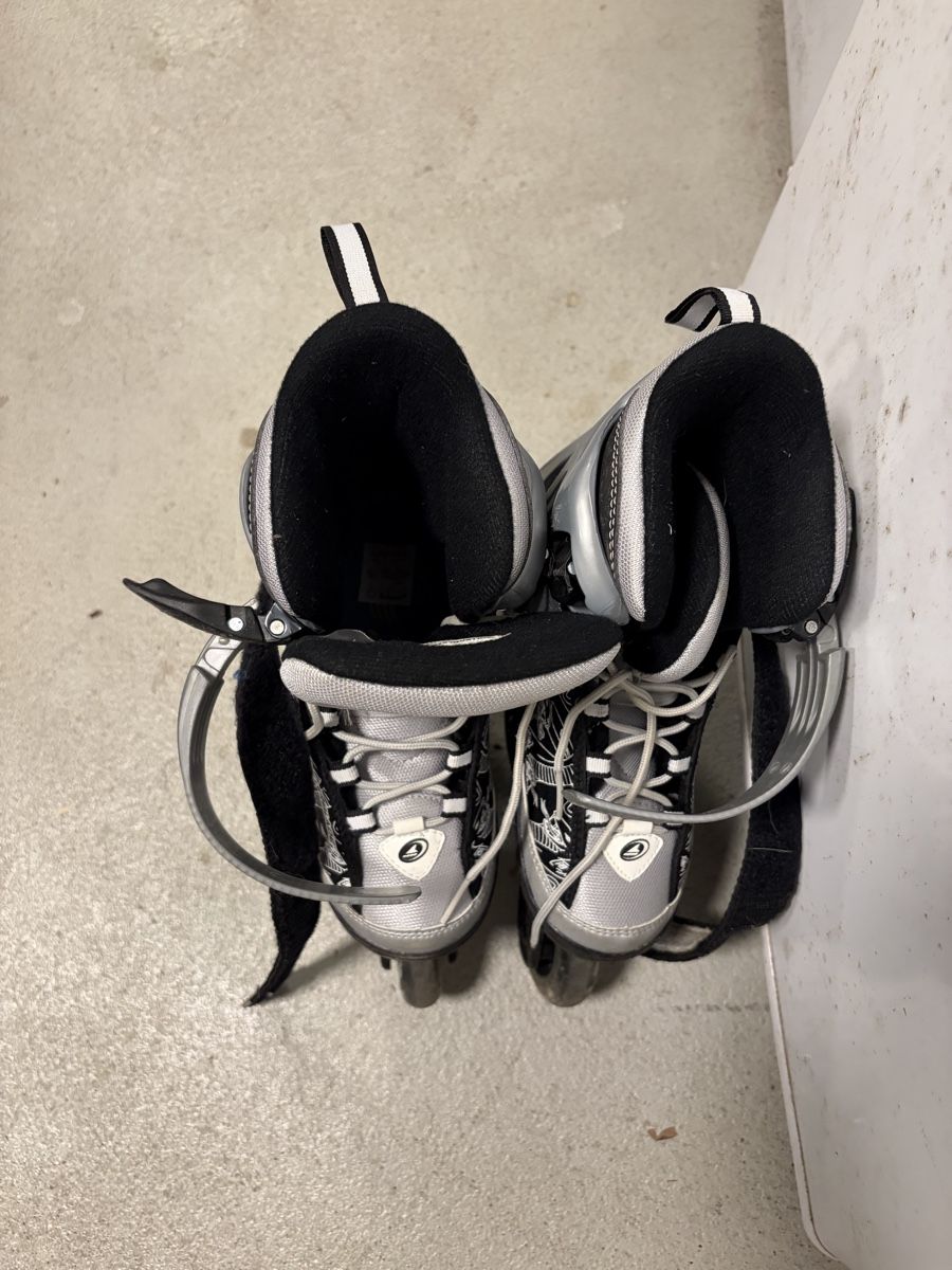 Patins à roul. & inline: Gratis Inline Skates Rollerblade Spitfire S Grösse 28 – D'occasion à Winterthur par Bayon