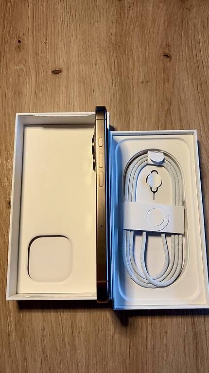 Portables: iPhone 16 pro 256gb – D'occasion à Saillon par Amandinemr 4