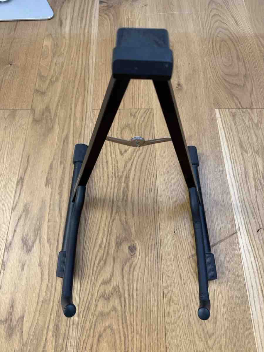 Supports pour instruments & partitions: Millenium Gitarrenständer für Akustik- oder E-Gitarren – Neuf (Voir description) à Niedergösgen par DerHandwerker5013 1