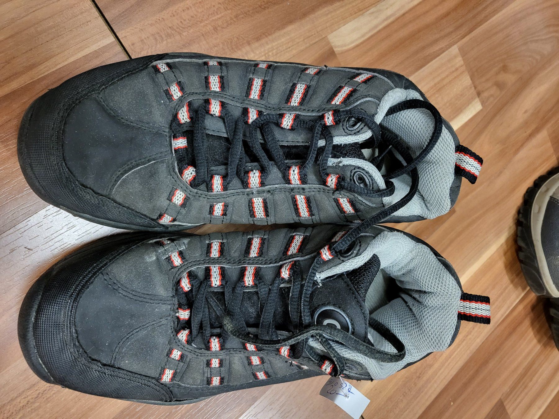 Scarpe da donna: Trekkingschuh gr 38  B12 – Usato da Schwarzenburg venduto da Flamingo07