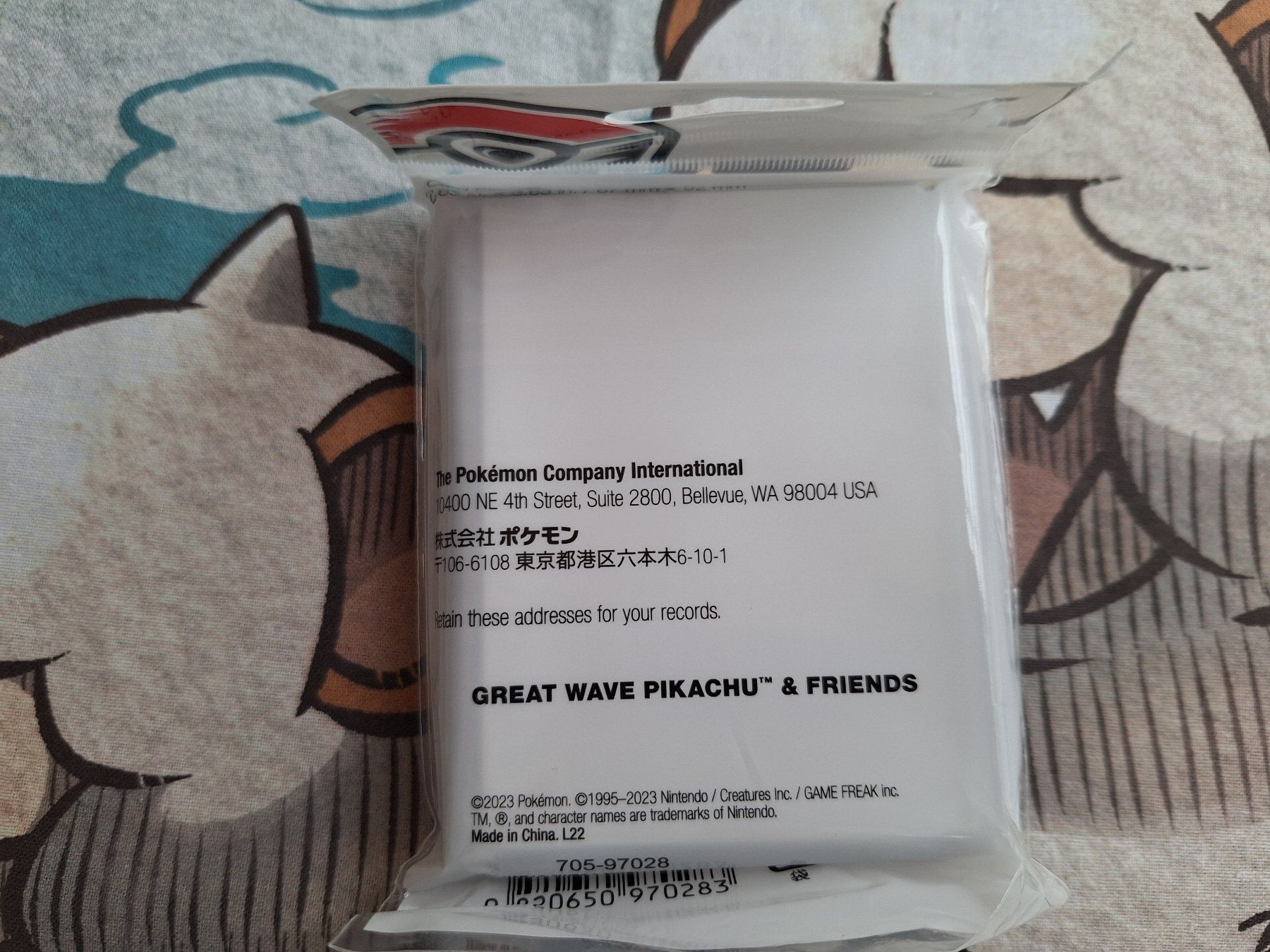 Pokémon Carte collezionabili: Great Wave Pikachu & Friends Playmat + Sleeves – Nuovo e nell'imballaggio originale da Spreitenbach venduto da misi.m 2