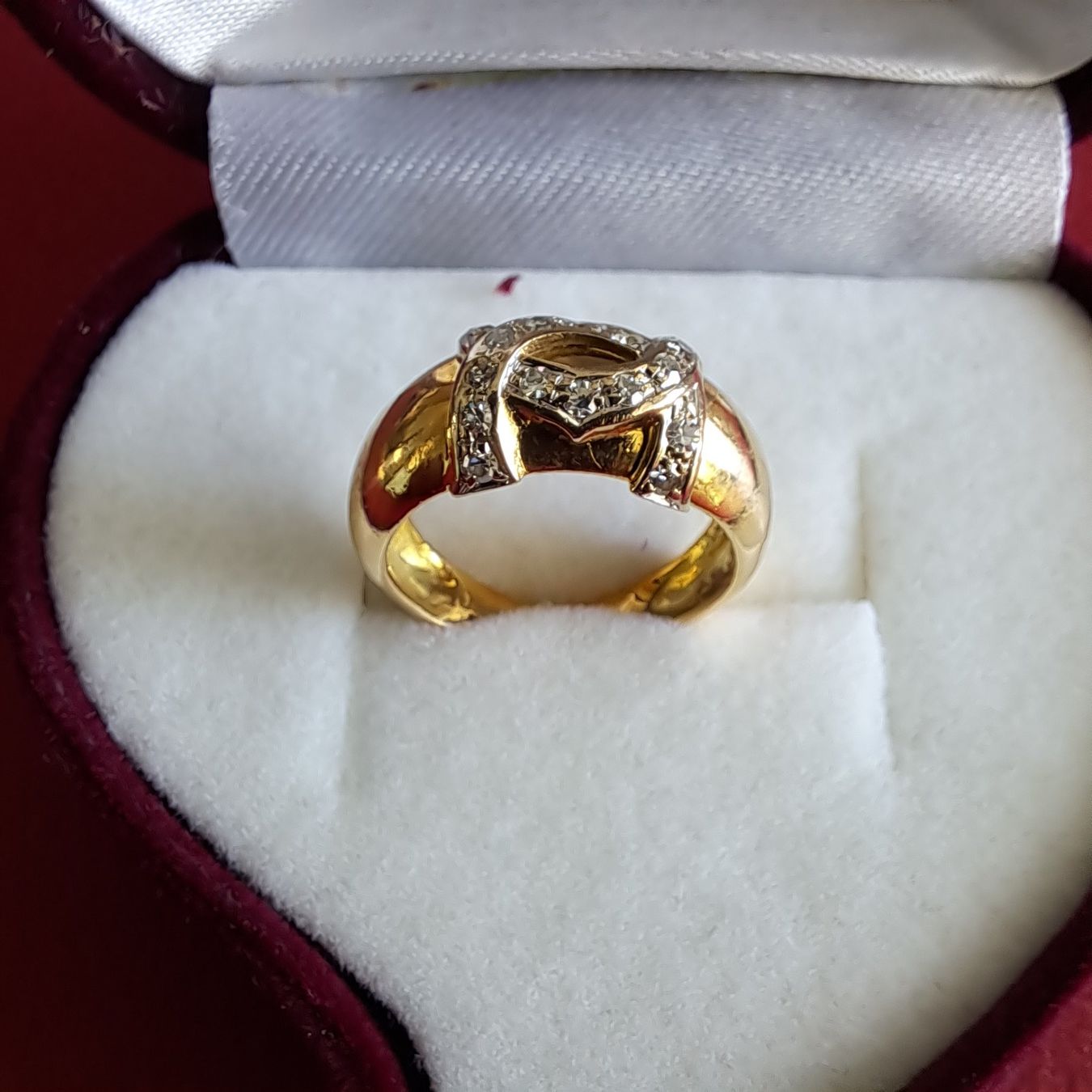 Ringe: Goldring mit kleinen Diamanten – Gebraucht aus Pfäffikon ZH von Valsangiaccomo 1