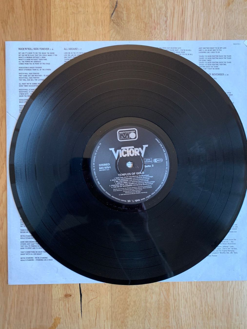 Dischi in vinile: Victory - Temples of Gold – Usato da Balzers venduto da Amontelm 2