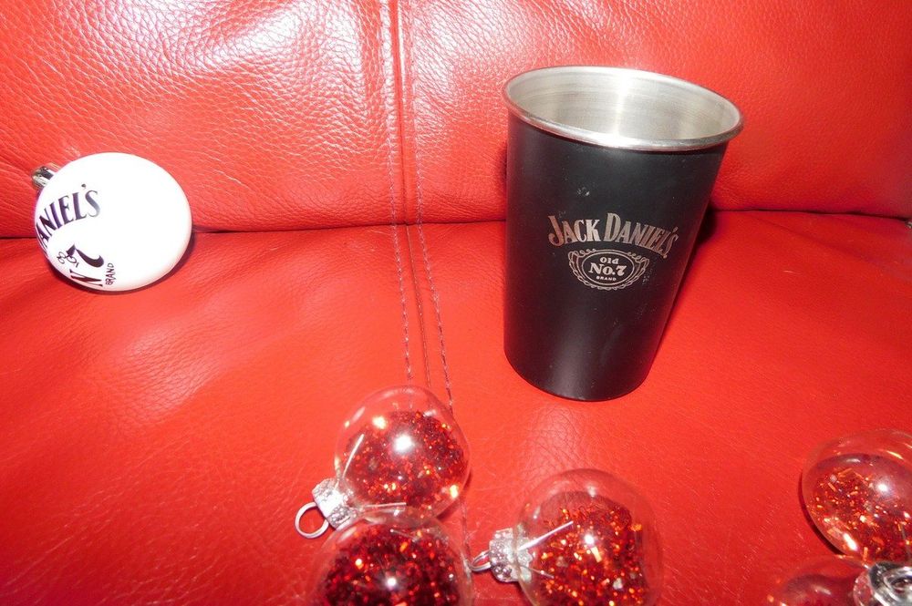 Jack Daniels, Weihnachtskugeln, Feuerzeuge, Becher Kaufen auf Ricardo