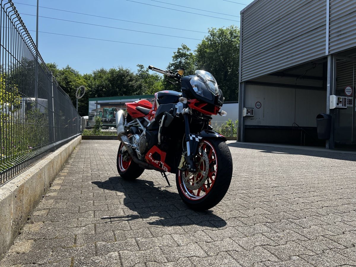 Strada: Aprilia Tuono 1000 rr – Usato da Emmenbrücke venduto da PFBERLIN