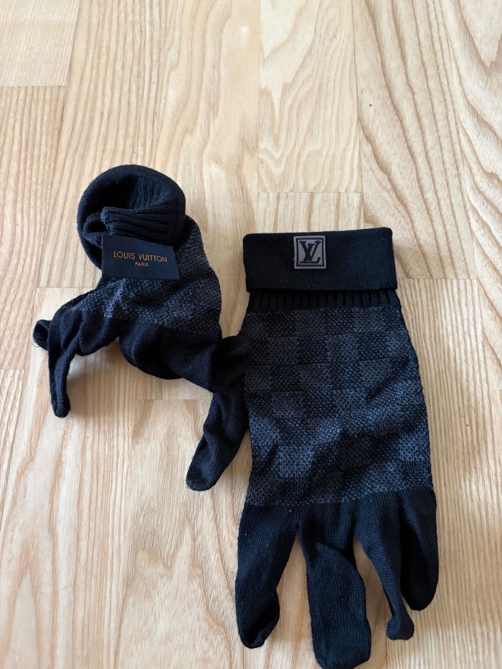 Louis Vuitton Handschuhe & Handstulpen: Louis Vuitton Herren Wollhandschuhe Monogram Full Set – Gebraucht aus Zürich von benji_o1986 2