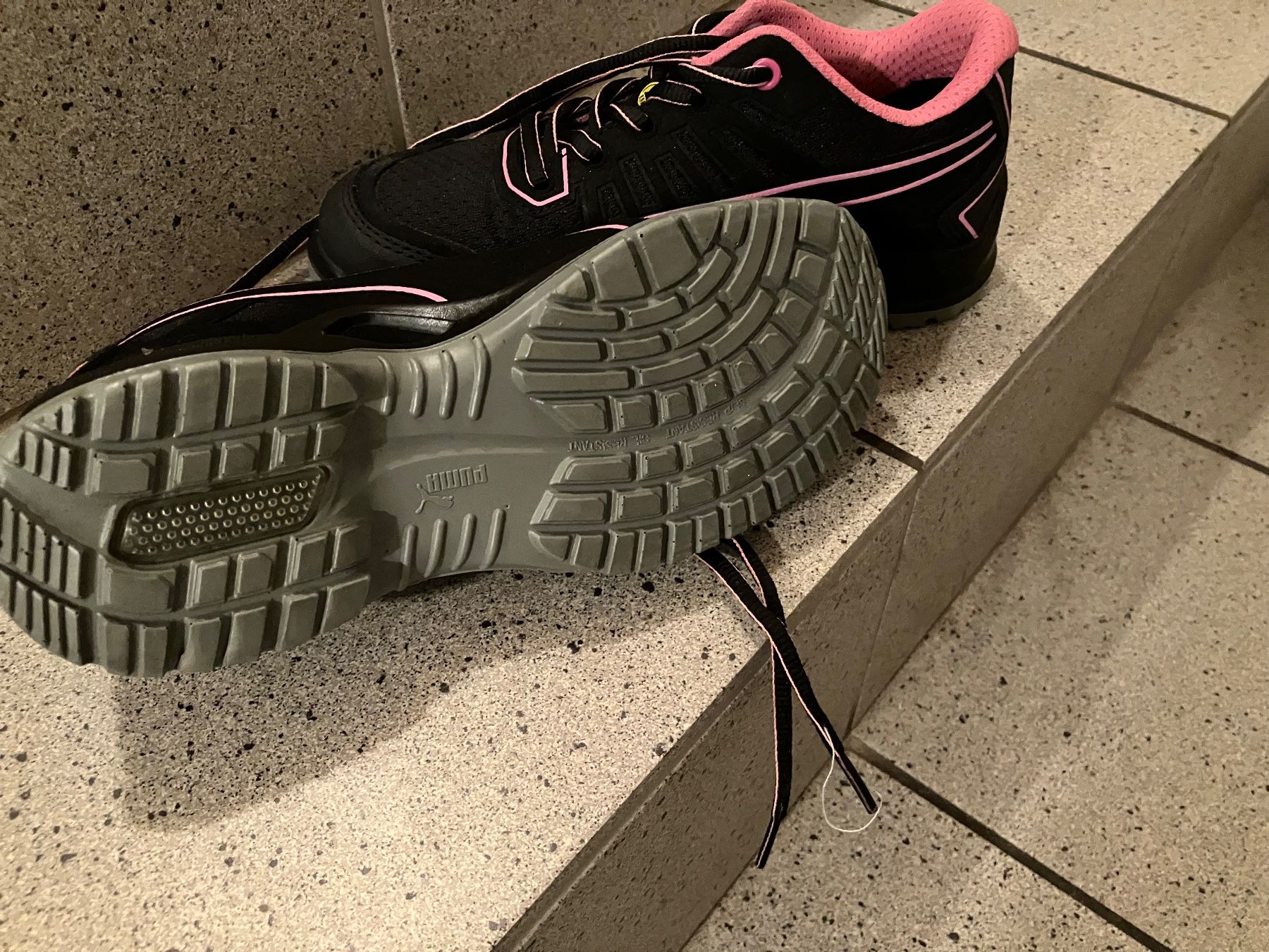 Puma Scarpe da donna: Sicherheitsschuhe Puma neu Gr. 37 – Nuovo (secondo la descrizione) da Grenchen venduto da LILO123 2