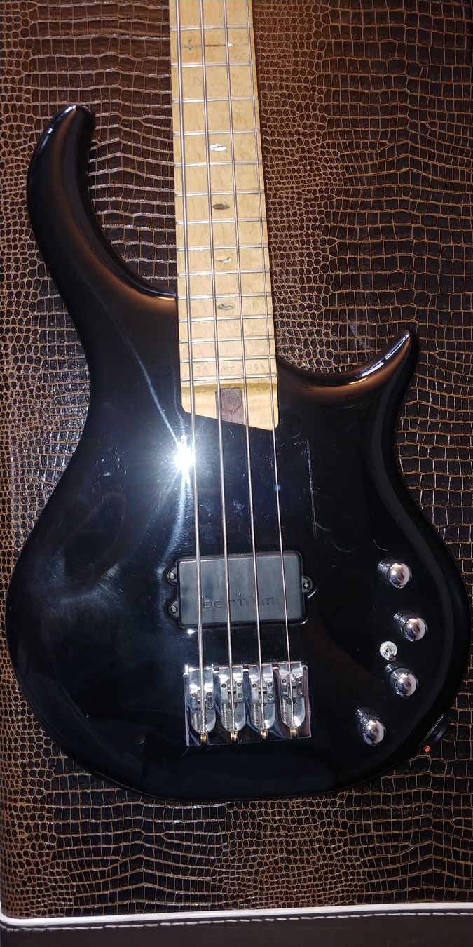 Musikinstrumente: Basse Warrior Armed Soldier – Gebraucht aus Orvin von Bellsbass 1