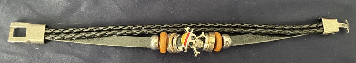 Bracciali & Braccialetti: One Piece Armband mit Strohhüte Emblem – Nuovo e nell'imballaggio originale da Allschwil venduto da Deal_Tiger99