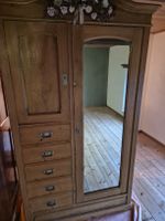 Antiker Schrank mit Spiegel und Schubladen Kiefer Möbelstück