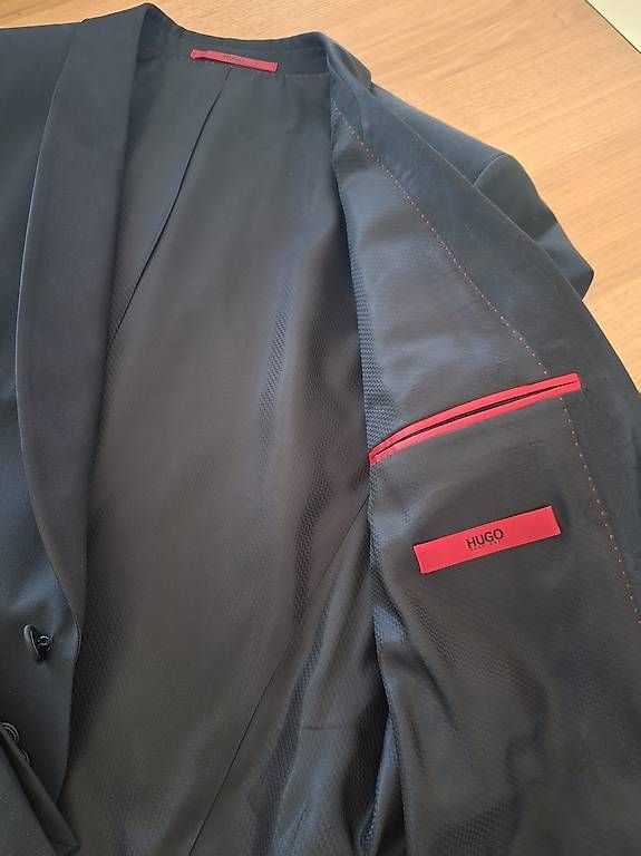 Costumes: Smoking Hugo Boss – D'occasion à Hildisrieden par rotroesi 3