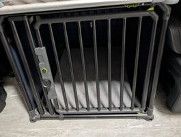 Hundetransportbox schwarz Metall gute Zustand