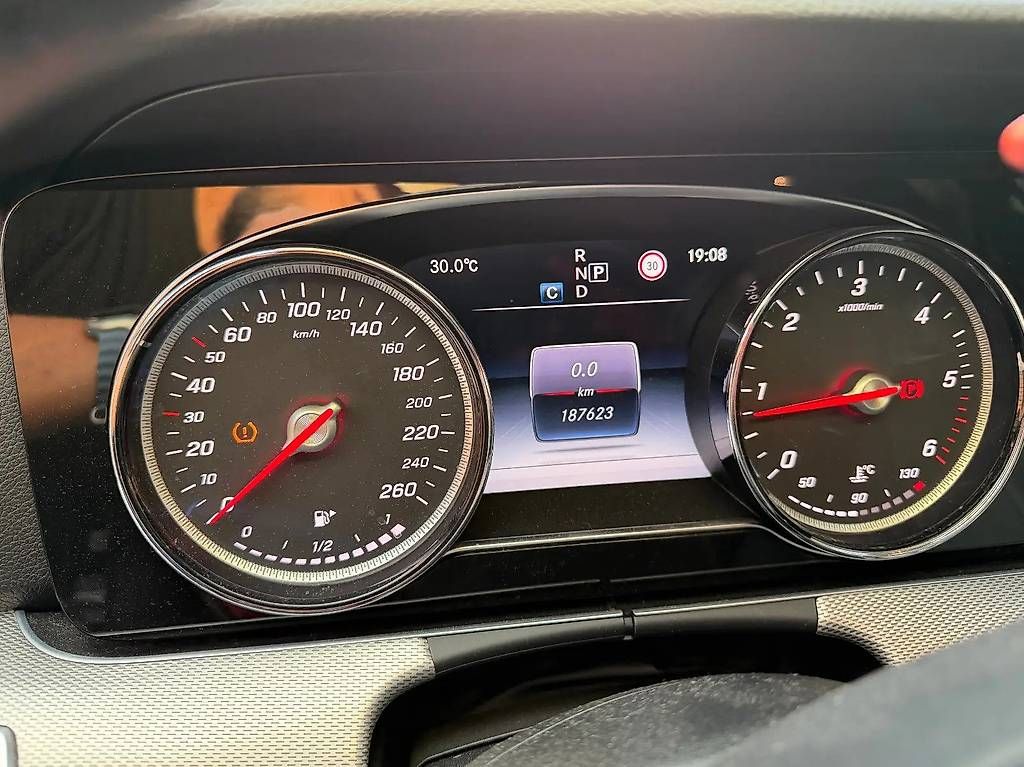 Automobili: Mercedes-Benz E-Klasse W213 E 220 d – Usato da Langenthal venduto da Goergens10 5