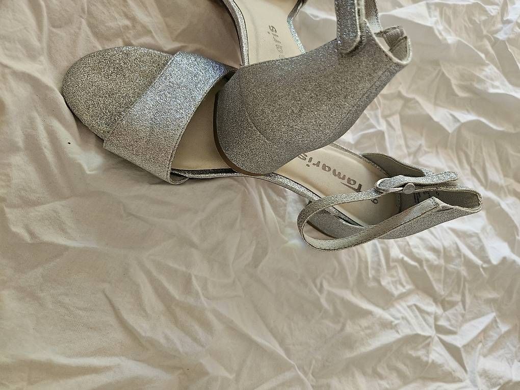 Tamaris Chaussures femmes: Tamaris Riemchen Pump Grösse 39 – D'occasion à Schaffhausen par tanja.herzog93 1