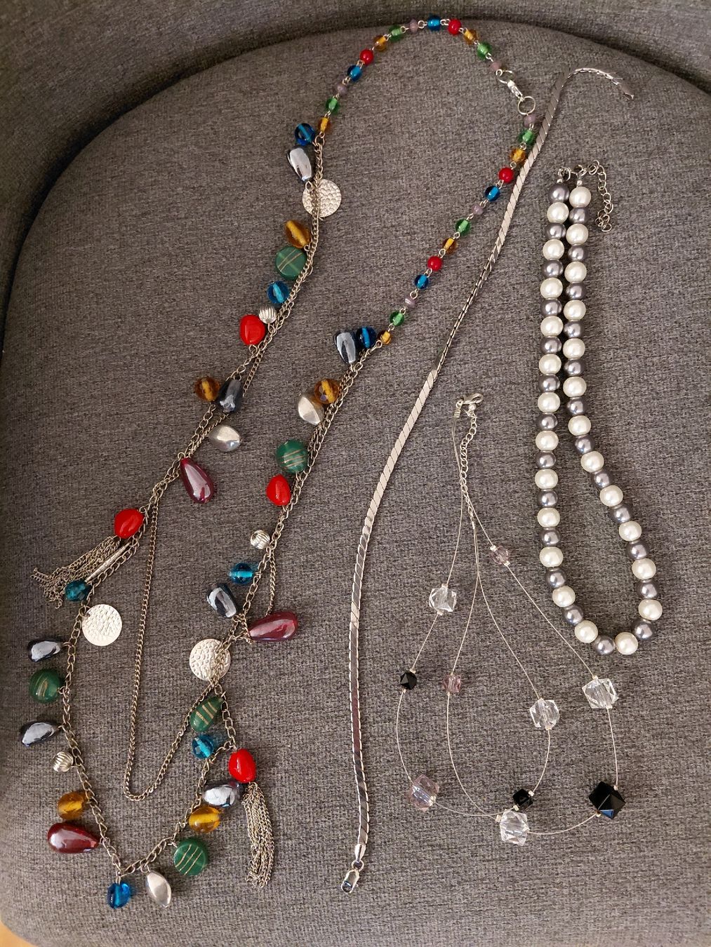 Catenine: 4 Modeschmuck Ketten silbern, Perlen bunt edel witzig + Ring – Usato da Uster venduto da mar_276v
