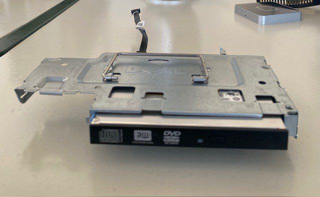 Dell PC: Dell DVD und HD Halterung – Usato da Wängi venduto da Bmo 1