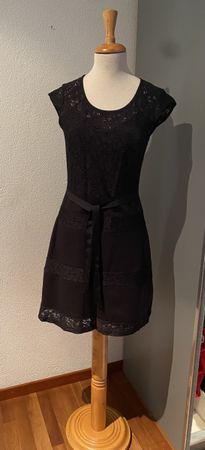 Kleid mit Spitze, schwarz, Gr. 36