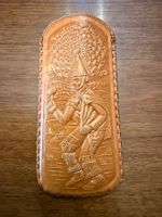 Etui Leder handgefertigt verziert mit Mann und Ornament