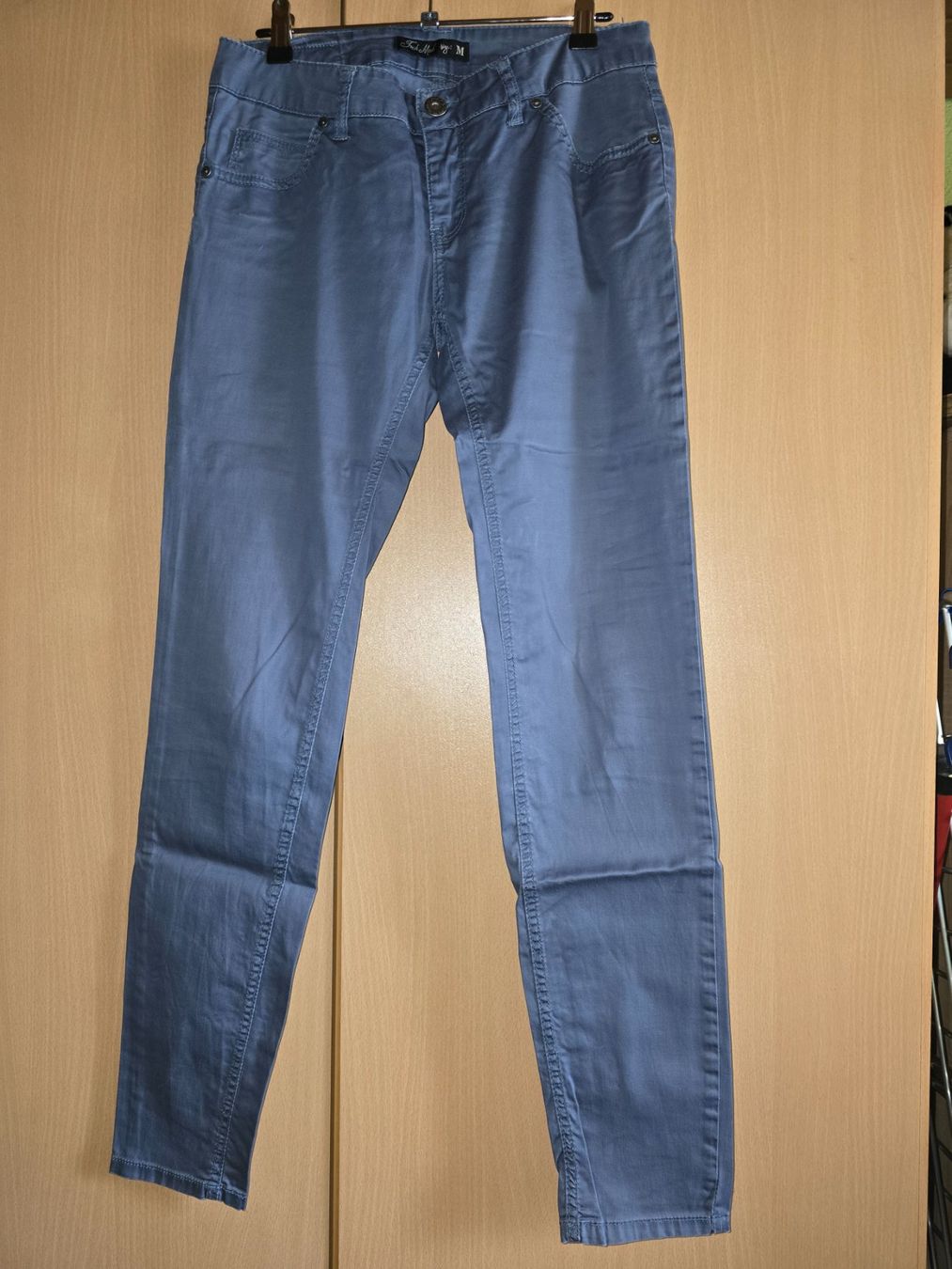 Pantaloni: Pantalon bleu/gris, taille M – Usato da La Neuveville venduto da Diamise