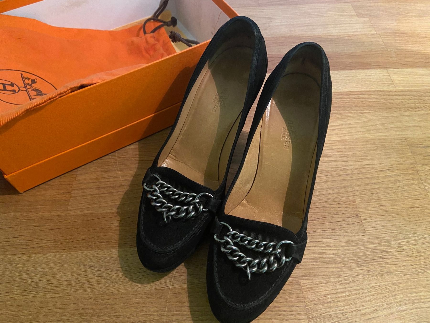 Hermès Scarpe da donna: Hermes | schwarzer Pumps, Wildleder, Grösse 38 – Usato da Urdorf venduto da Kandis02