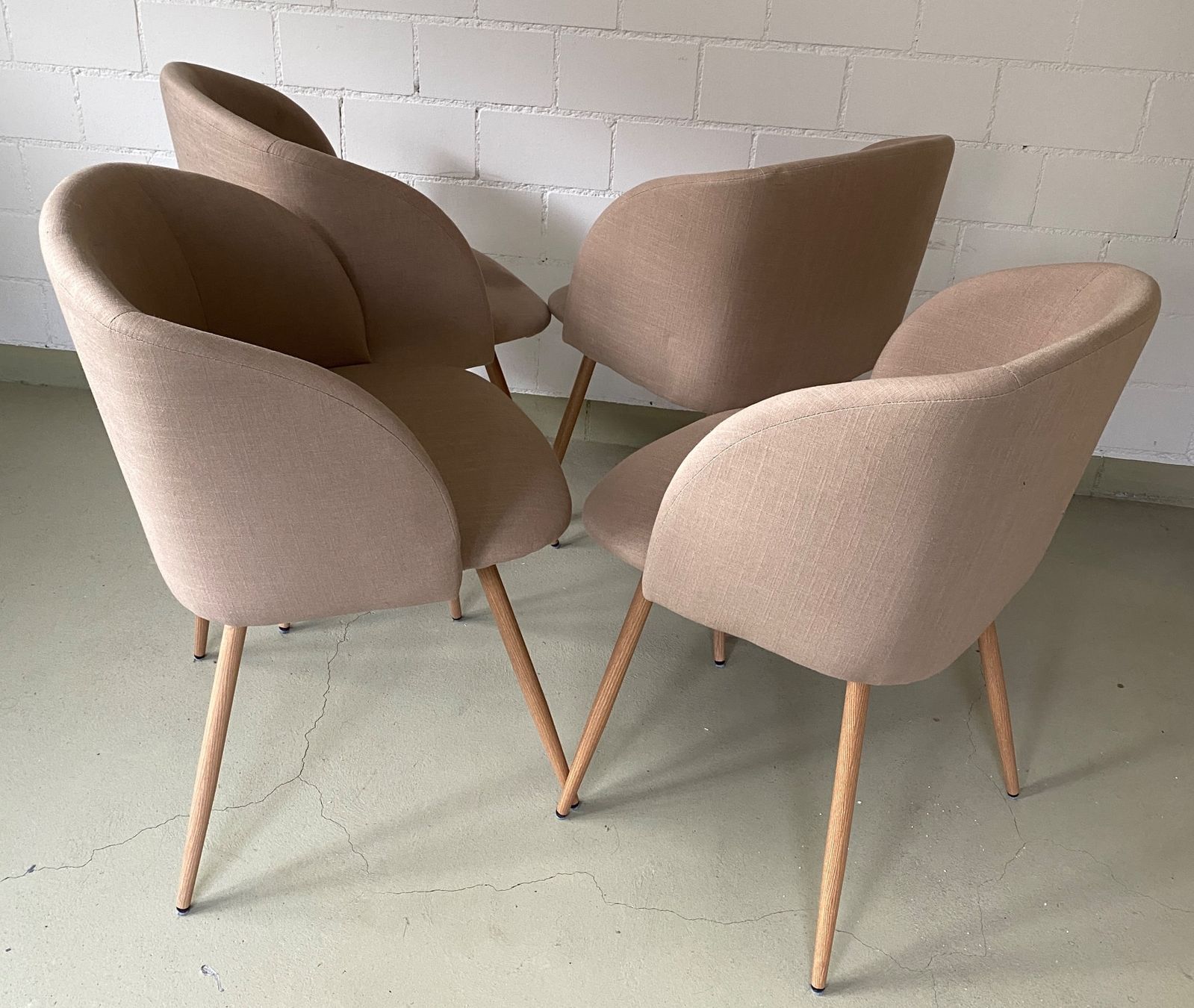 Sedie: 4 Stühle Sostrene Grene in dunklem Beige – Usato da Pfäfers venduto da simisimi 1