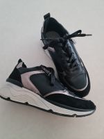 Schwarze Sneaker Gr. 39