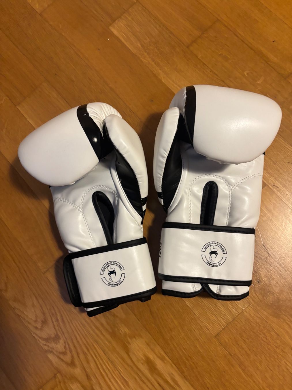 Lots de vêtements: Komplette Boxausrüstung – D'occasion à Eglisau par mar_s2cf 5