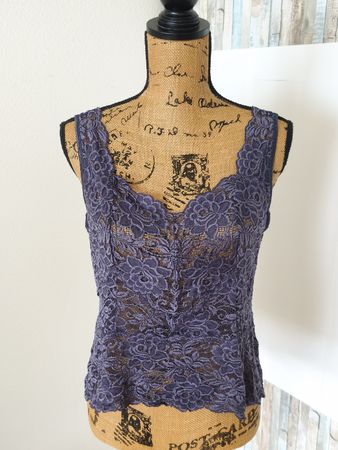 Lila Spitze Top, Grösse S, ideal für den Sommer!