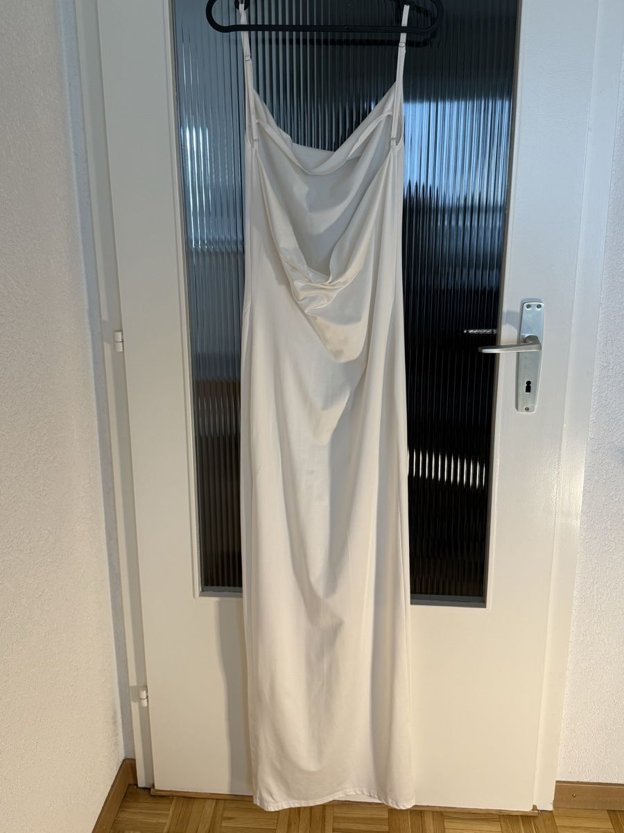 Vestiti: Robe longue satinée blanche  – Nuovo (secondo la descrizione) da Monthey venduto da iri_9pt5 1