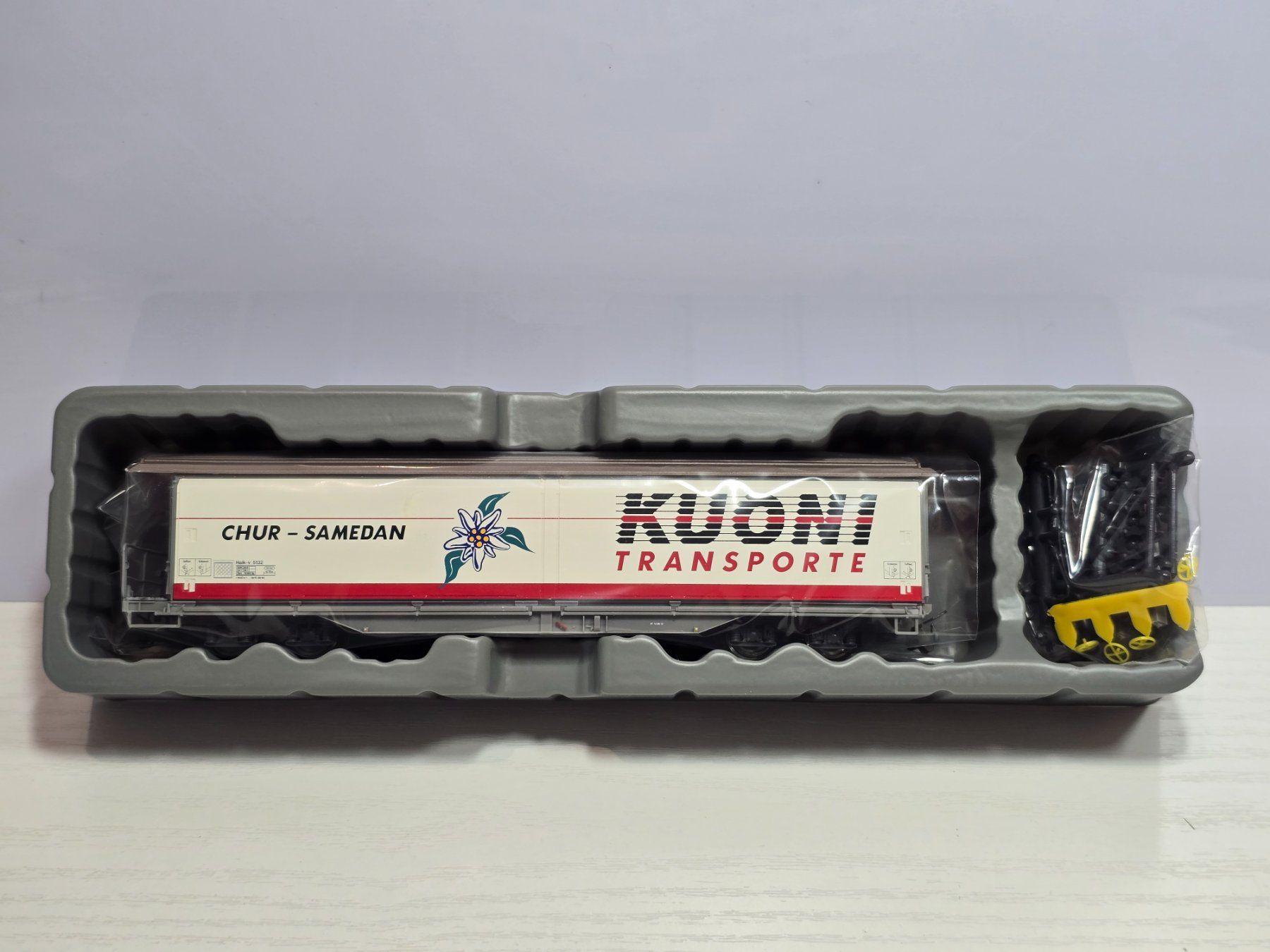 Bemo Modellini di ferrovie: Bemo, 2288112, RhB, Schiebewandwagen, Kuoni, Neu – Nuovo e nell'imballaggio originale da Kloten venduto da Nicola2 2