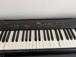 Yamaha P-80 E-Piano defekt, einschaltbar, Pedal und tasche