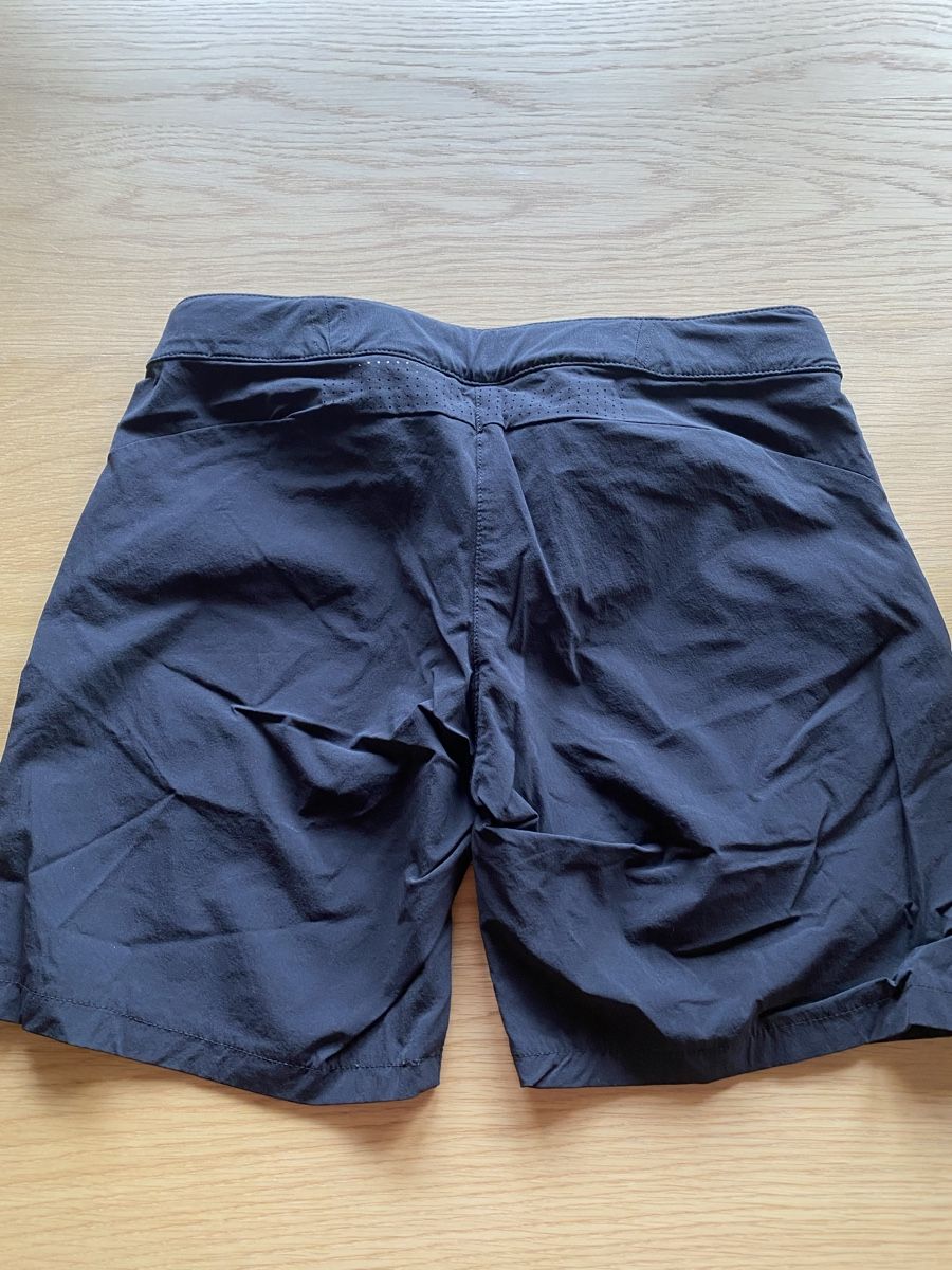 Decathlon Pantaloni: Short randonnée Quechua noir – Usato da Aigle venduto da Celina28 1
